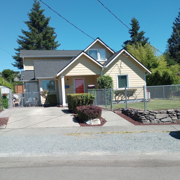 Room for Rent | Front View of House