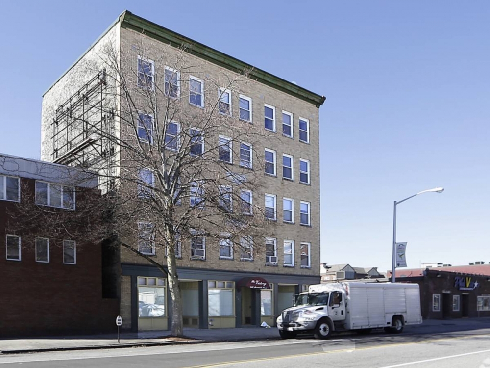 5+ Bed 2 Bath Rooming House For Rent in Lowell MA Ad13944