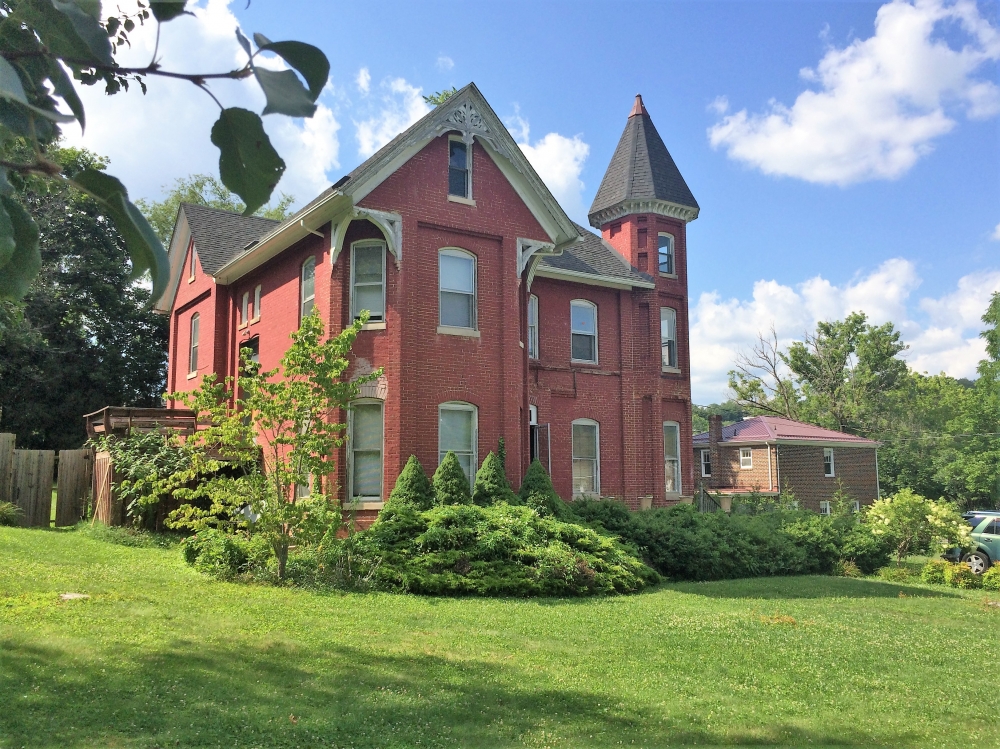 5+ Bed 3 Bath House For Rent in Bluefield WV Ad9332